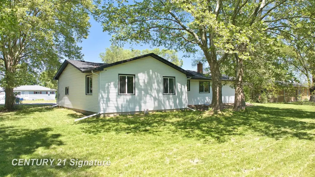 5062 Akron Street Buena Vista Charter Township MI 48601