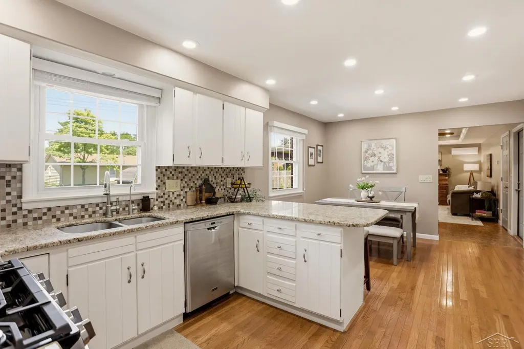 4338 S Wayside Drive Saginaw Charter Township MI 48603