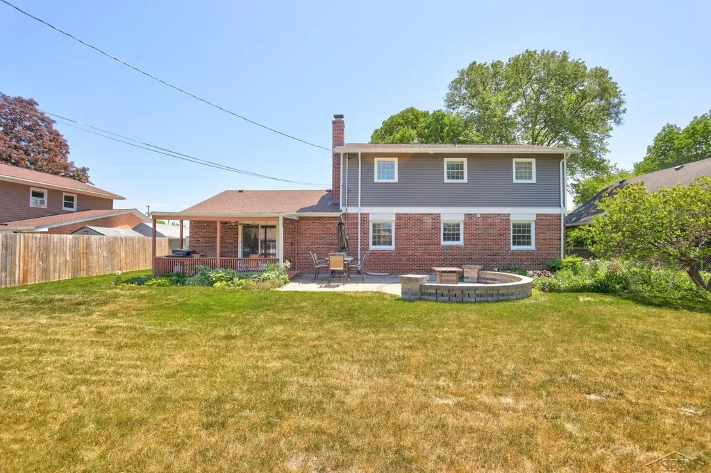 4338 S Wayside Drive Saginaw Charter Township MI 48603