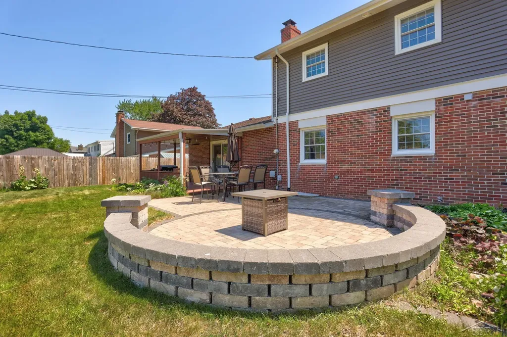 4338 S Wayside Drive Saginaw Charter Township MI 48603