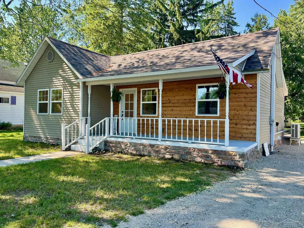 427 Cedar Street Breckenridge Village MI 48615
