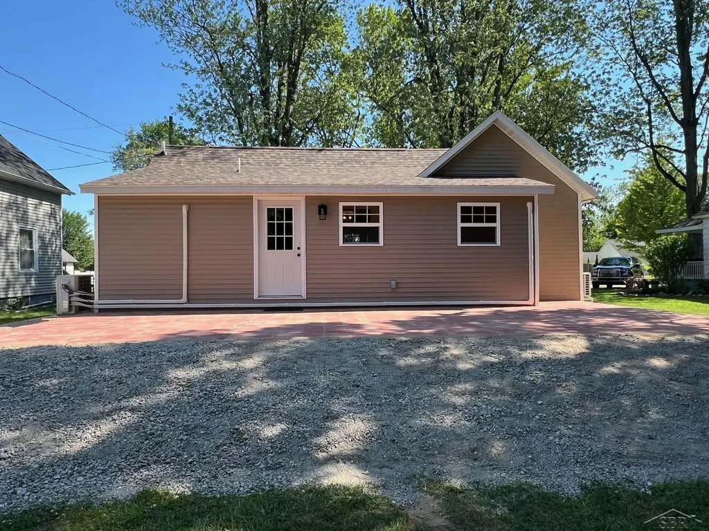 427 Cedar Street Breckenridge Village MI 48615
