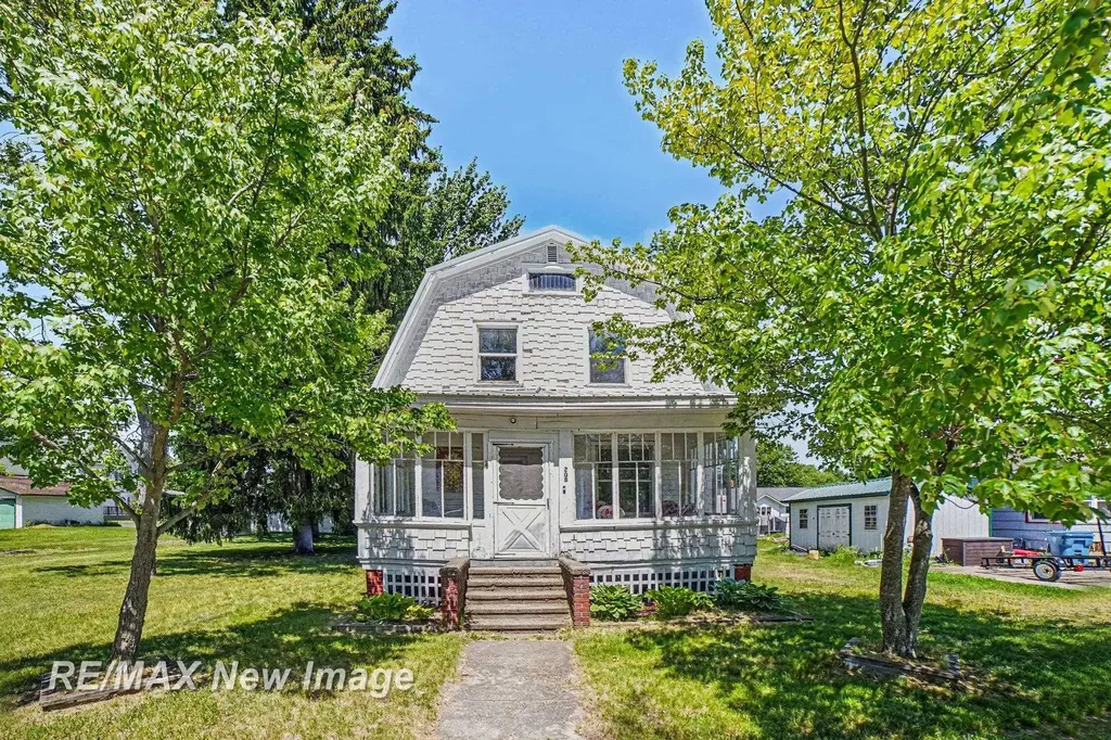 208 W Washington Street Coleman City MI 48618