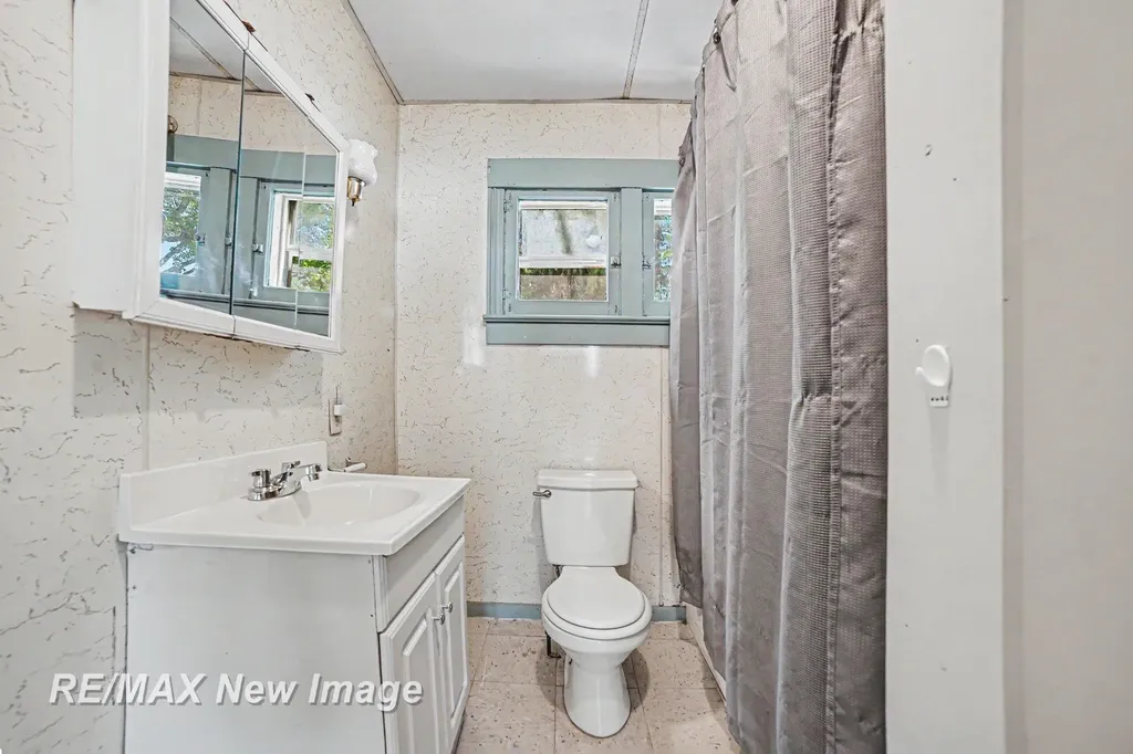 208 W Washington Street Coleman City MI 48618