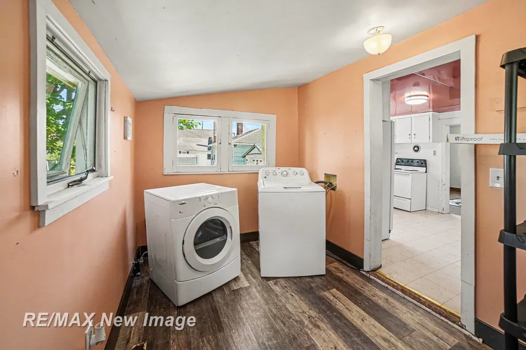 208 W Washington Street Coleman City MI 48618