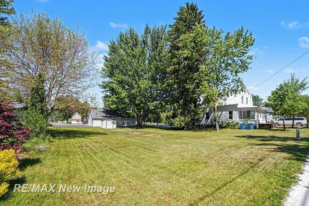208 W Washington Street Coleman City MI 48618