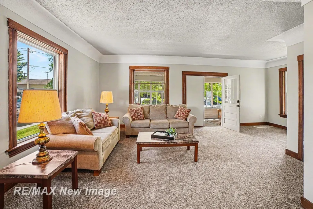 208 W Washington Street Coleman City MI 48618
