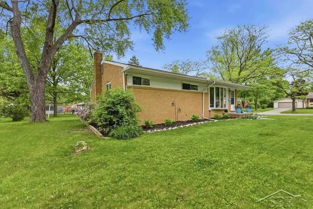 4911 Harding Street Midland City MI 48642