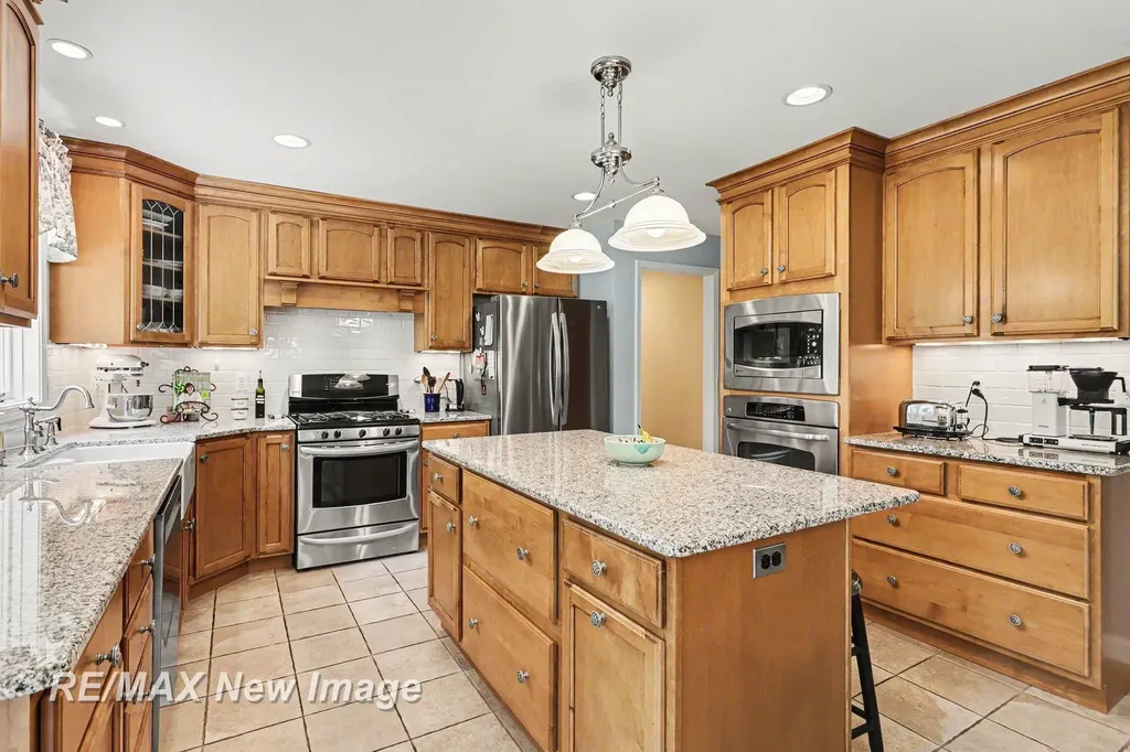 5305 Claremont Street Midland City MI 48642