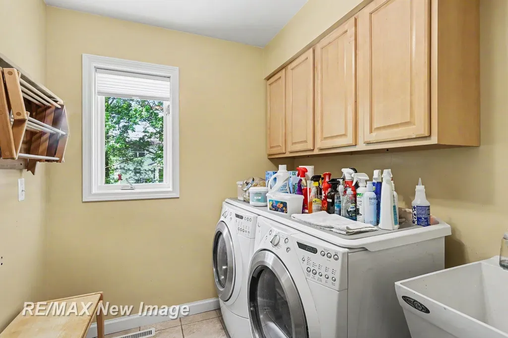 5305 Claremont Street Midland City MI 48642
