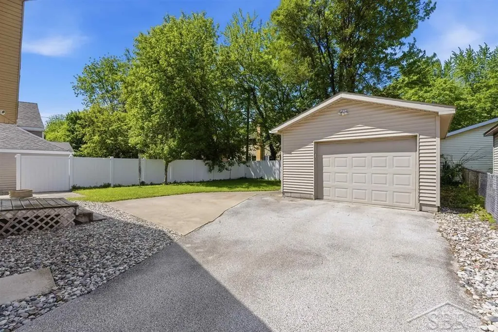 914 W Collins Street Midland City MI 48640