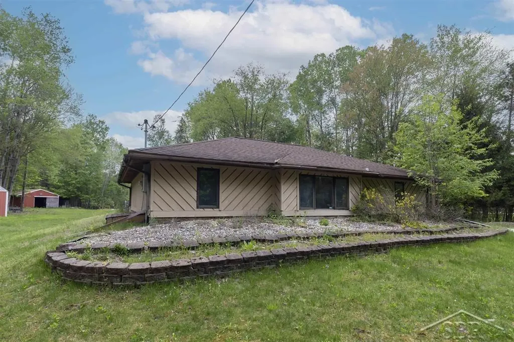 1156 S Alamando Road Greendale Township MI 48883
