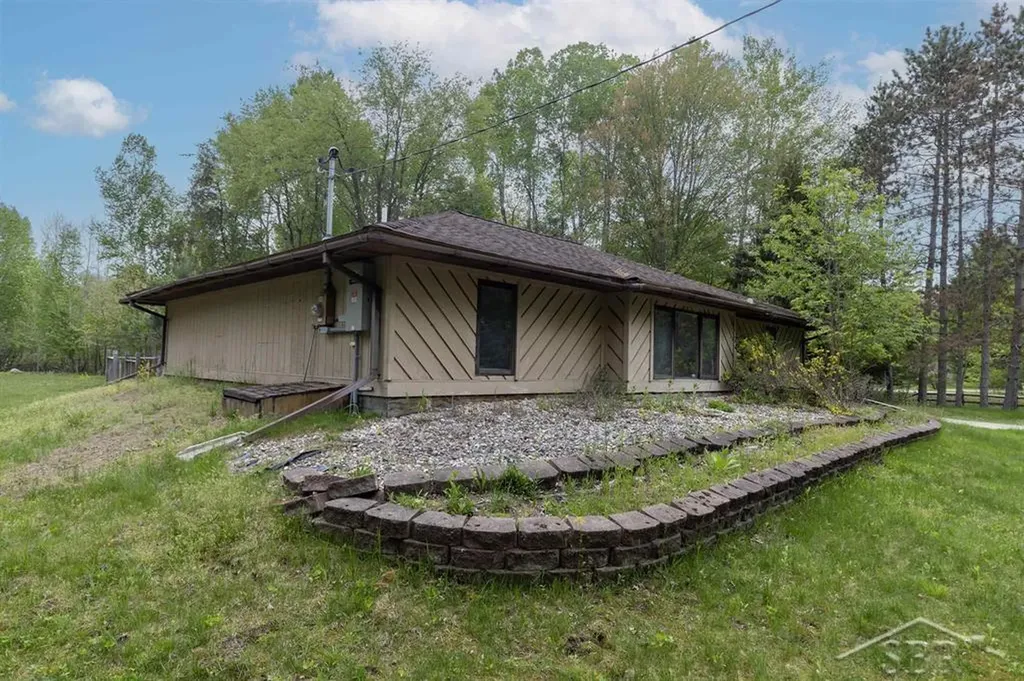1156 S Alamando Road Greendale Township MI 48883