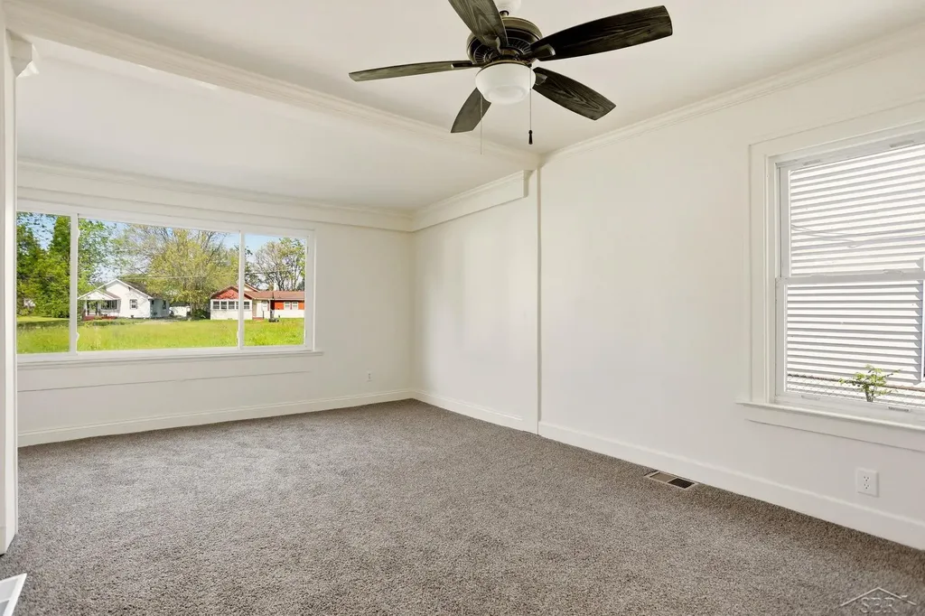 1922 Lowell Avenue Saginaw City MI 48601