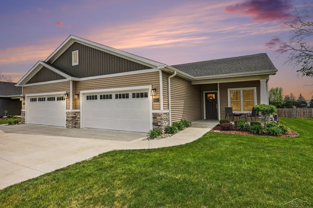 4111 Woodburn Court Saginaw Charter Township MI 48603