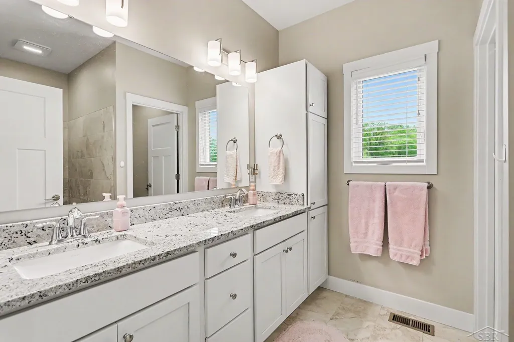 4111 Woodburn Court Saginaw Charter Township MI 48603