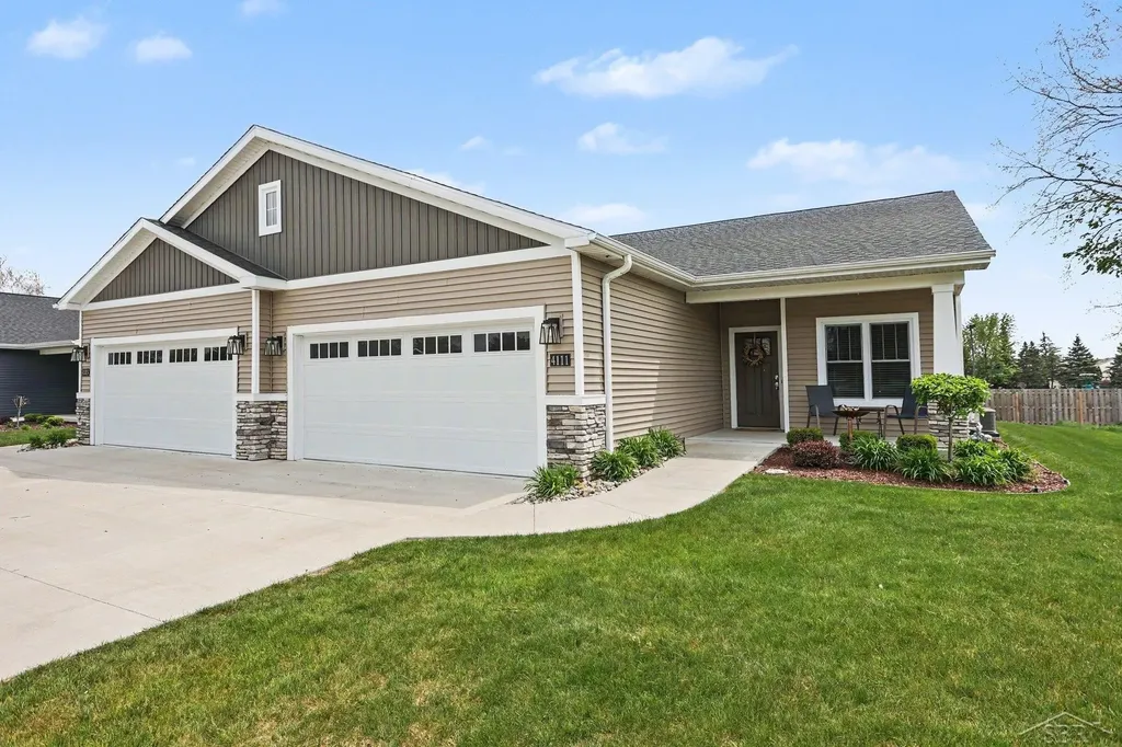4111 Woodburn Court Saginaw Charter Township MI 48603