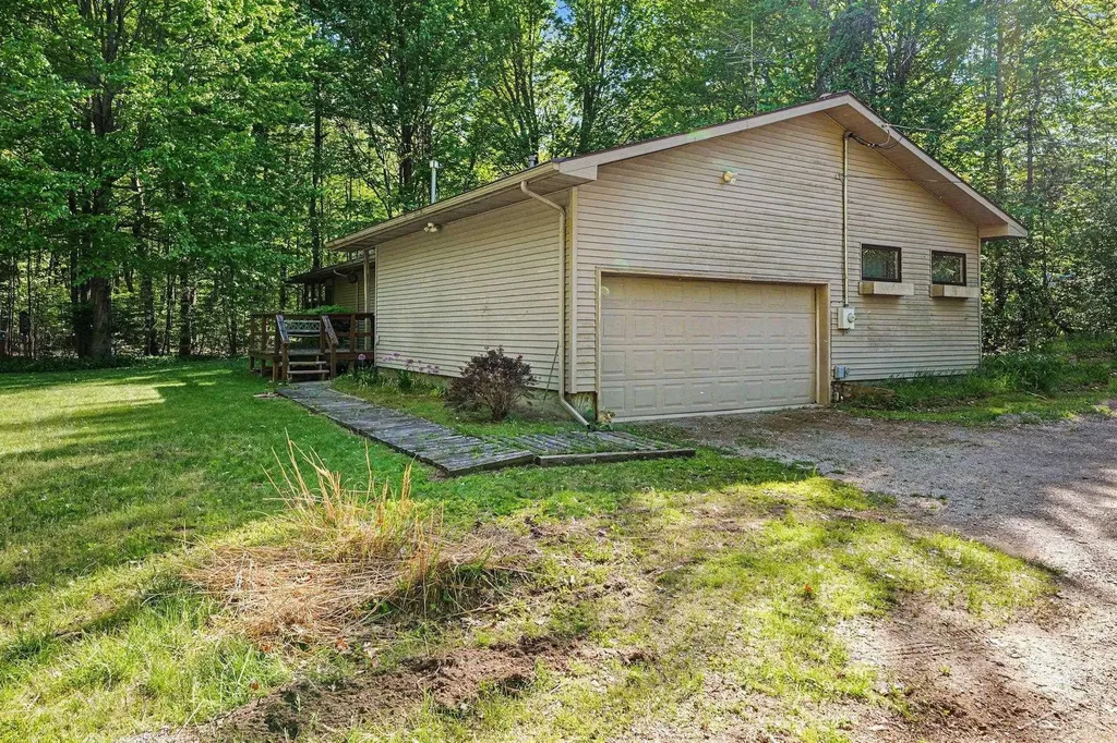 1038 E Freeland Road Mt. Haley Township MI 48637