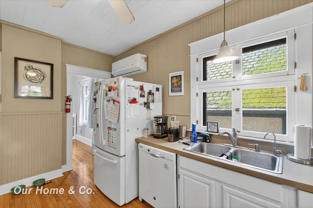 1872 Mckinley Avenue Bay City City MI 48708