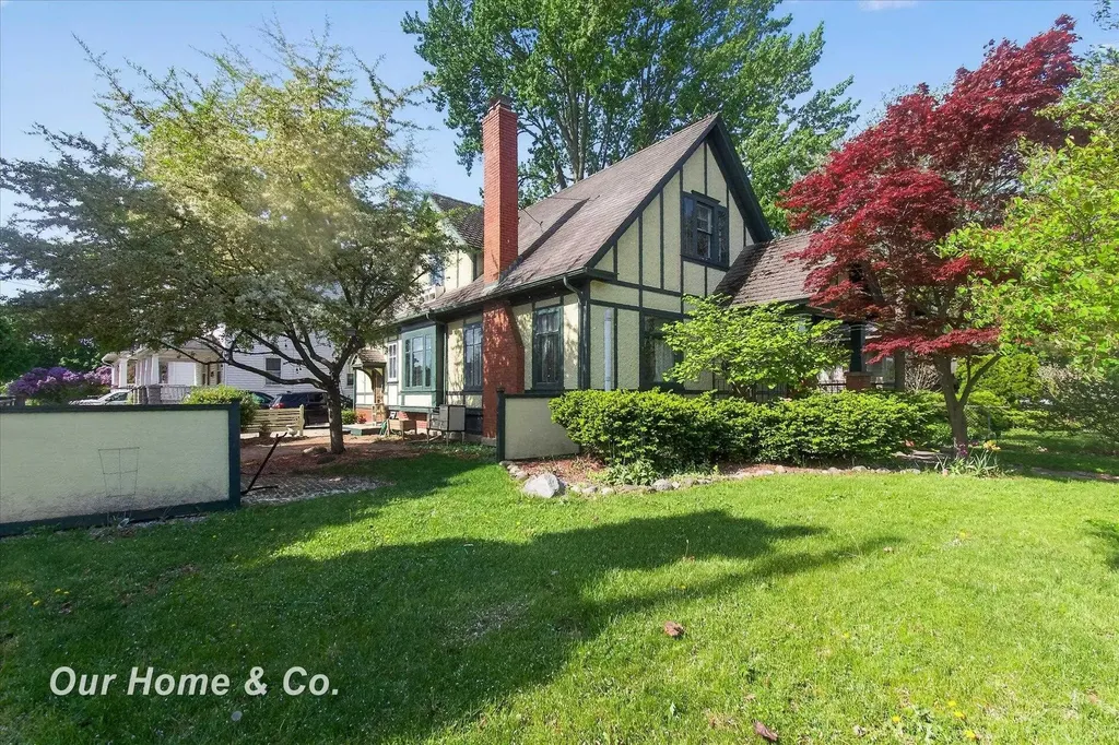 1872 Mckinley Avenue Bay City City MI 48708