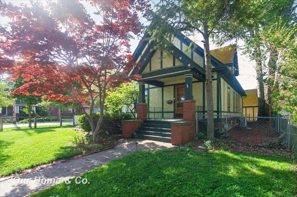1872 Mckinley Avenue Bay City City MI 48708