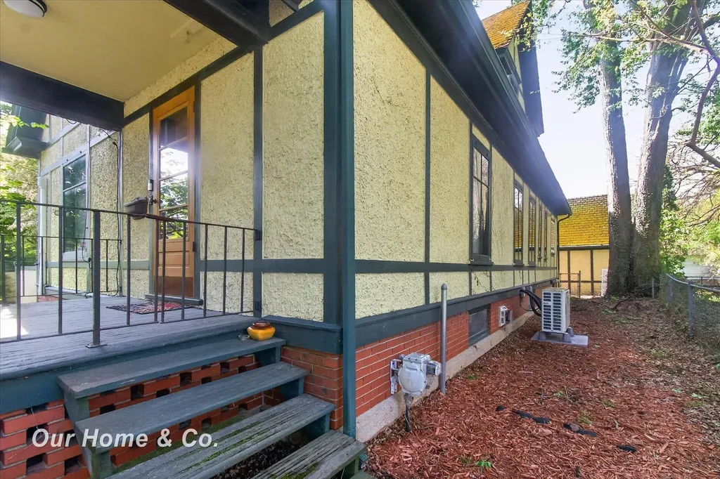 1872 Mckinley Avenue Bay City City MI 48708