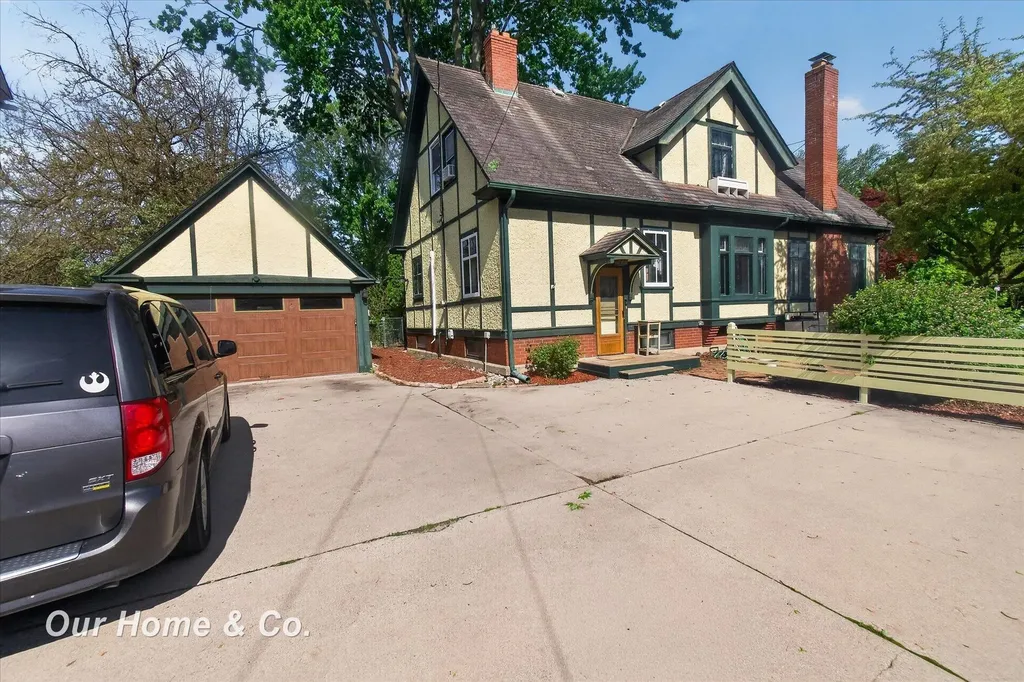 1872 Mckinley Avenue Bay City City MI 48708