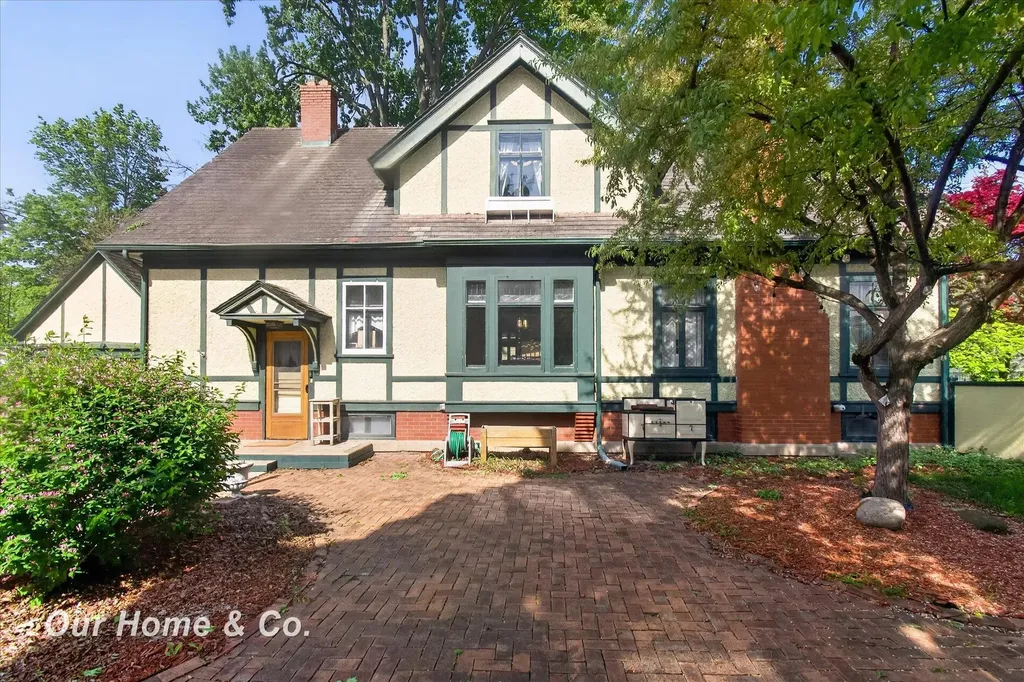 1872 Mckinley Avenue Bay City City MI 48708