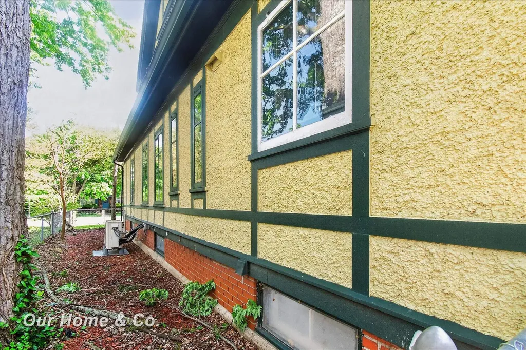 1872 Mckinley Avenue Bay City City MI 48708