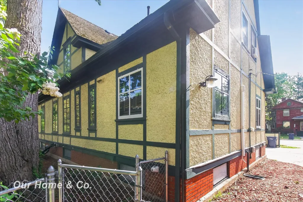 1872 Mckinley Avenue Bay City City MI 48708