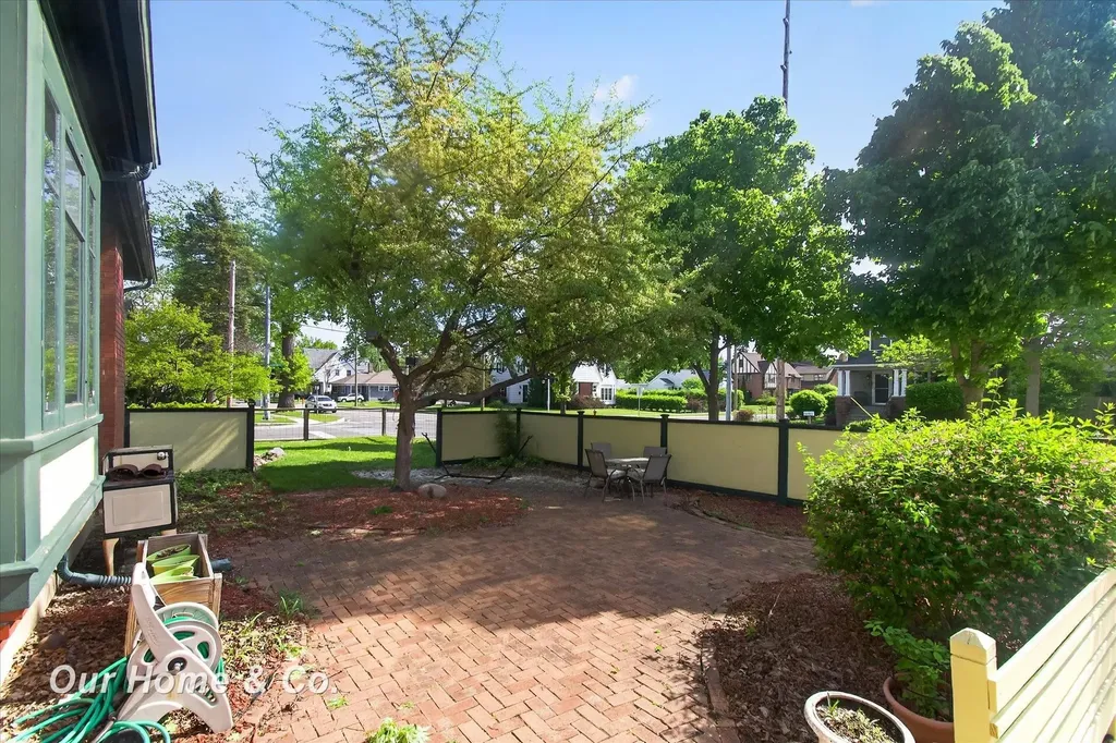 1872 Mckinley Avenue Bay City City MI 48708