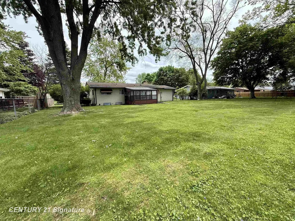 1221 Sauk Lane Saginaw Charter Township MI 48638