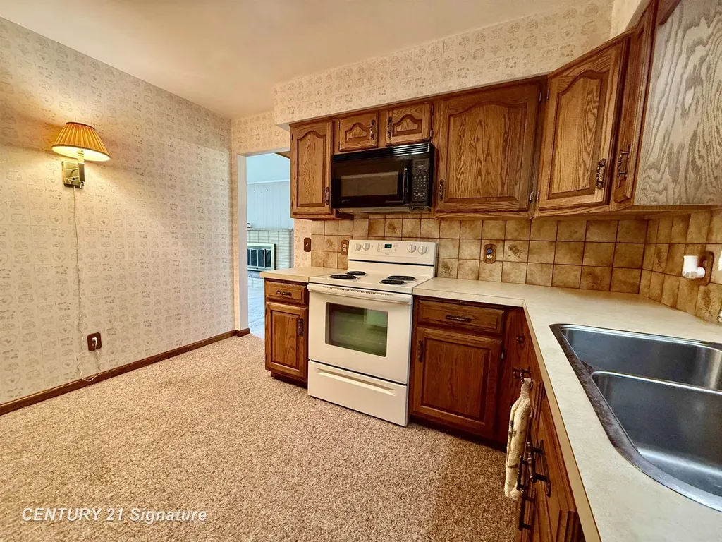 1221 Sauk Lane Saginaw Charter Township MI 48638