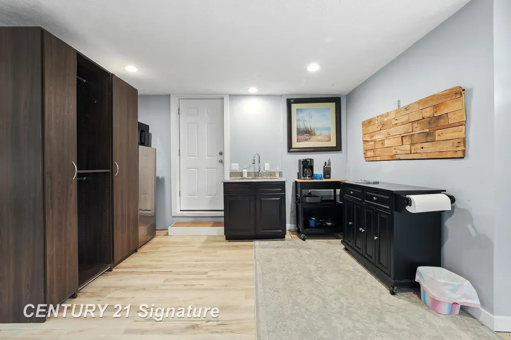 607 W Front Street Traverse City City MI 49684