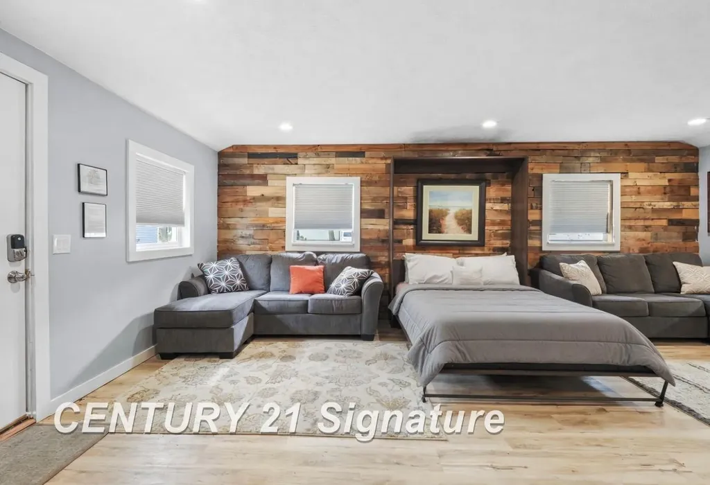 607 W Front Street Traverse City City MI 49684
