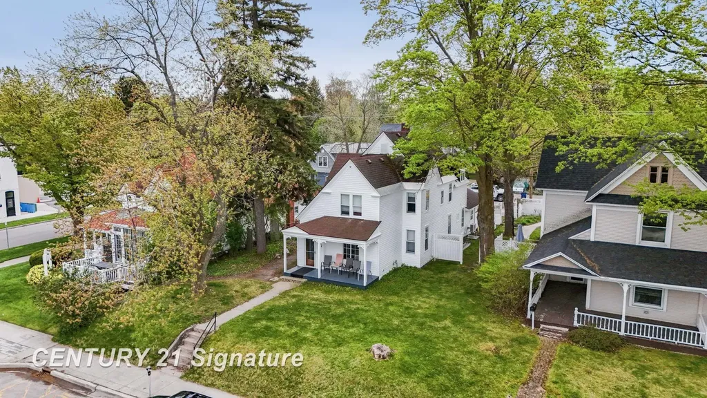 607 W Front Street Traverse City City MI 49684