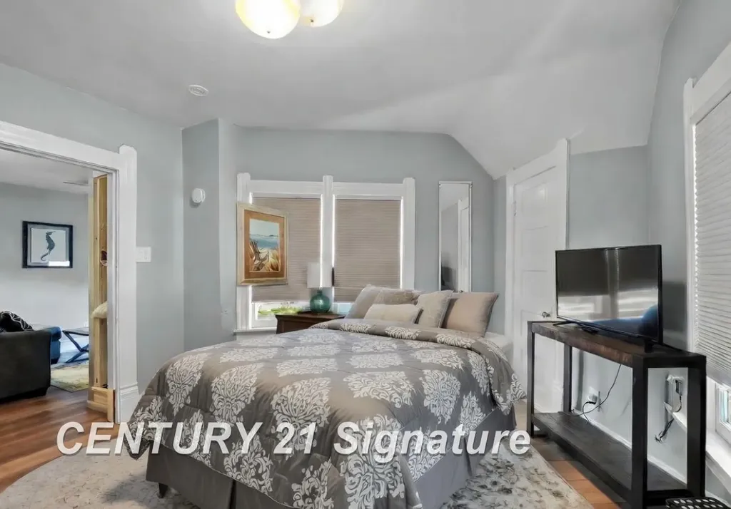 607 W Front Street Traverse City City MI 49684