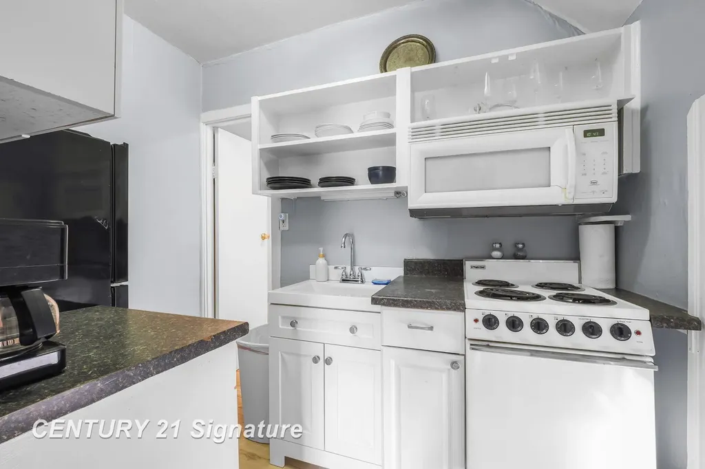 607 W Front Street Traverse City City MI 49684