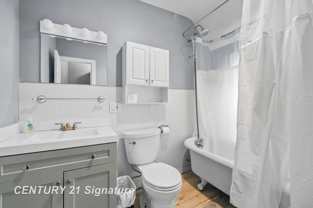 607 W Front Street Traverse City City MI 49684