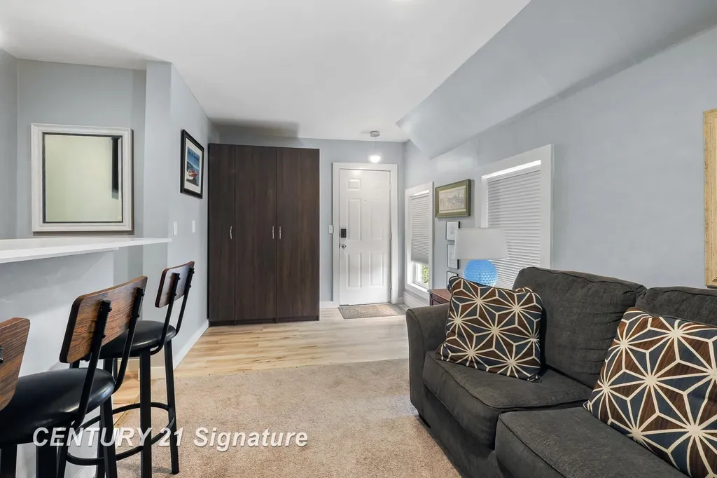 607 W Front Street Traverse City City MI 49684