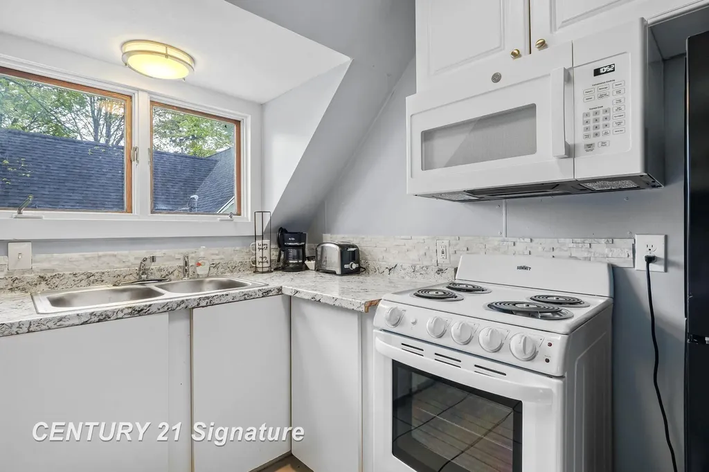 607 W Front Street Traverse City City MI 49684