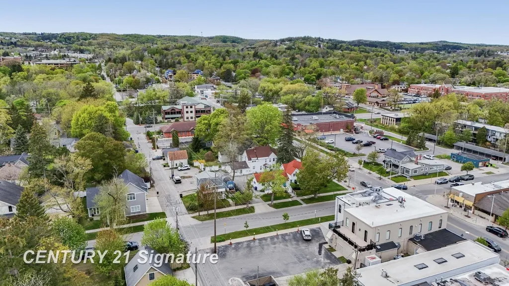 607 W Front Street Traverse City City MI 49684