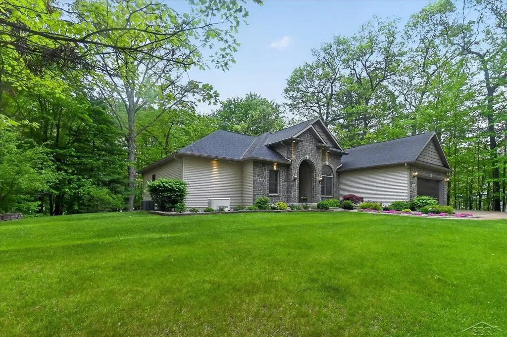 809 Rosewood Boulevard Homer Township MI 48640