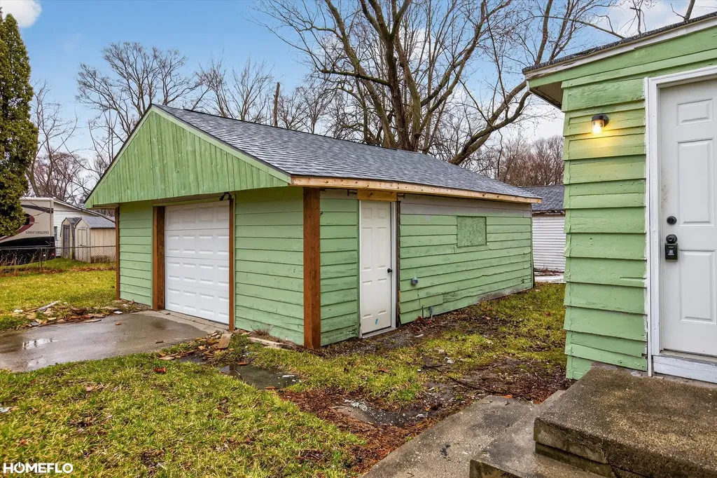 5025 Lodge Street Saginaw City MI 48601