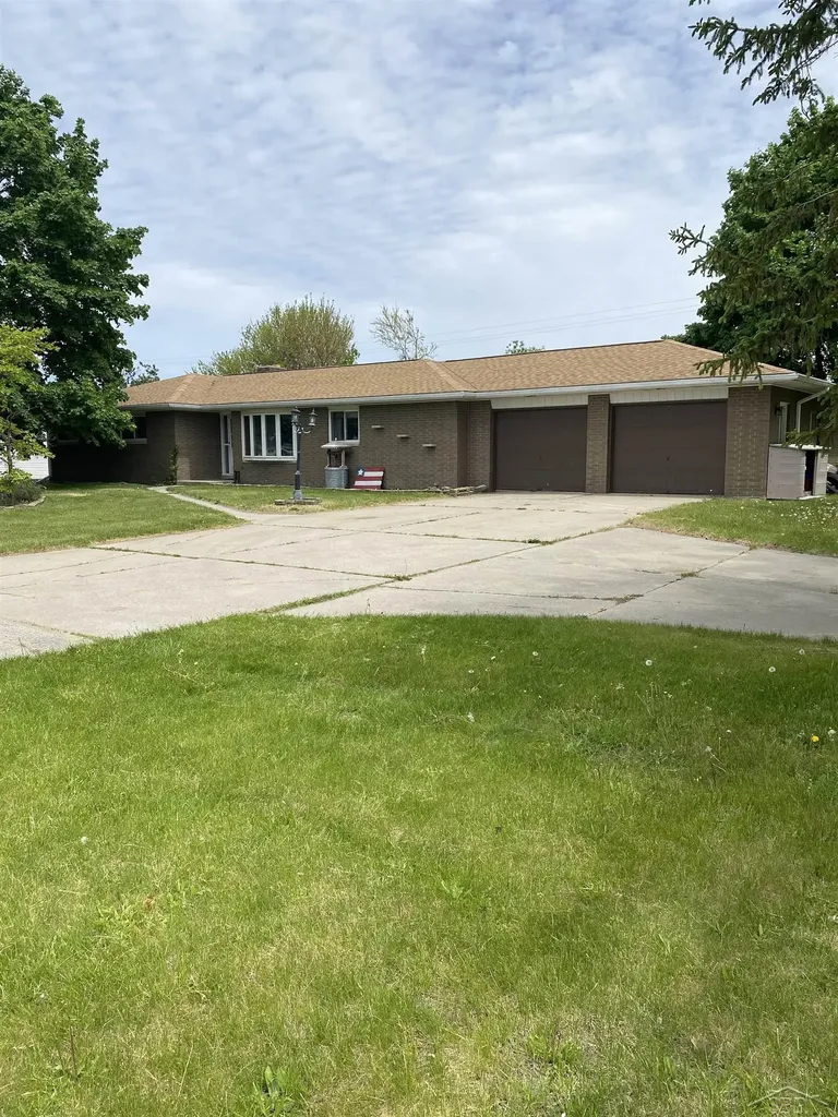 1032 N Hemlock Road Richland Township MI 48626