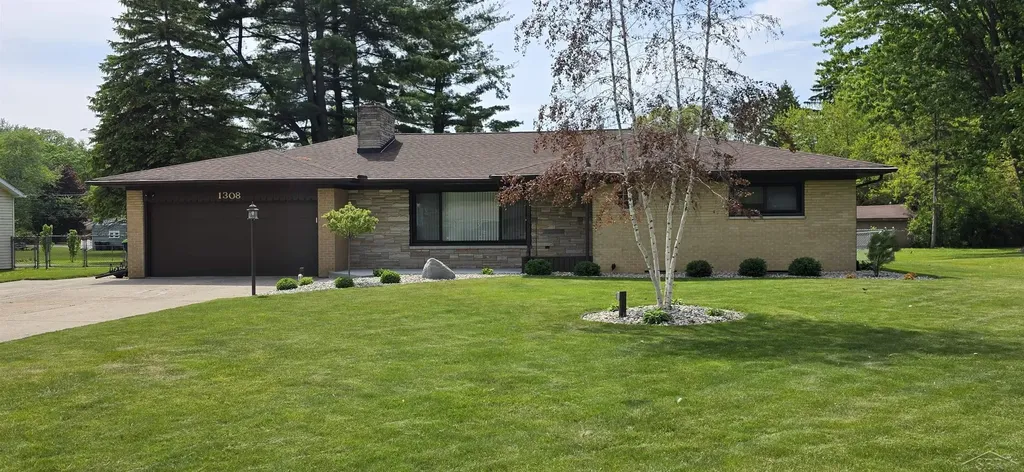 1308 Timothy Street Saginaw Charter Township MI 48638