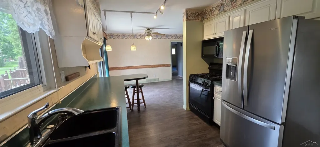 1308 Timothy Street Saginaw Charter Township MI 48638
