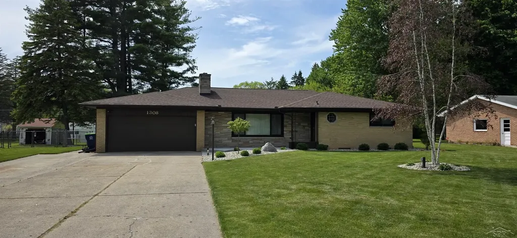1308 Timothy Street Saginaw Charter Township MI 48638