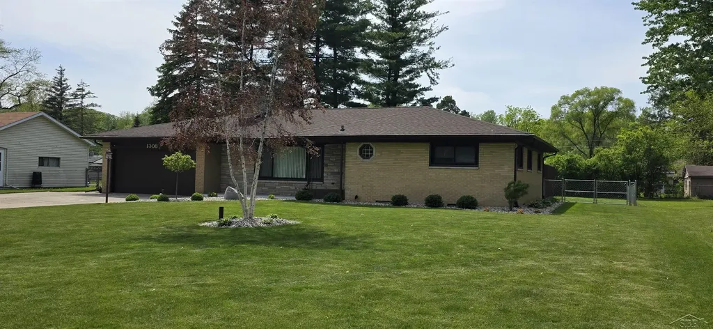 1308 Timothy Street Saginaw Charter Township MI 48638