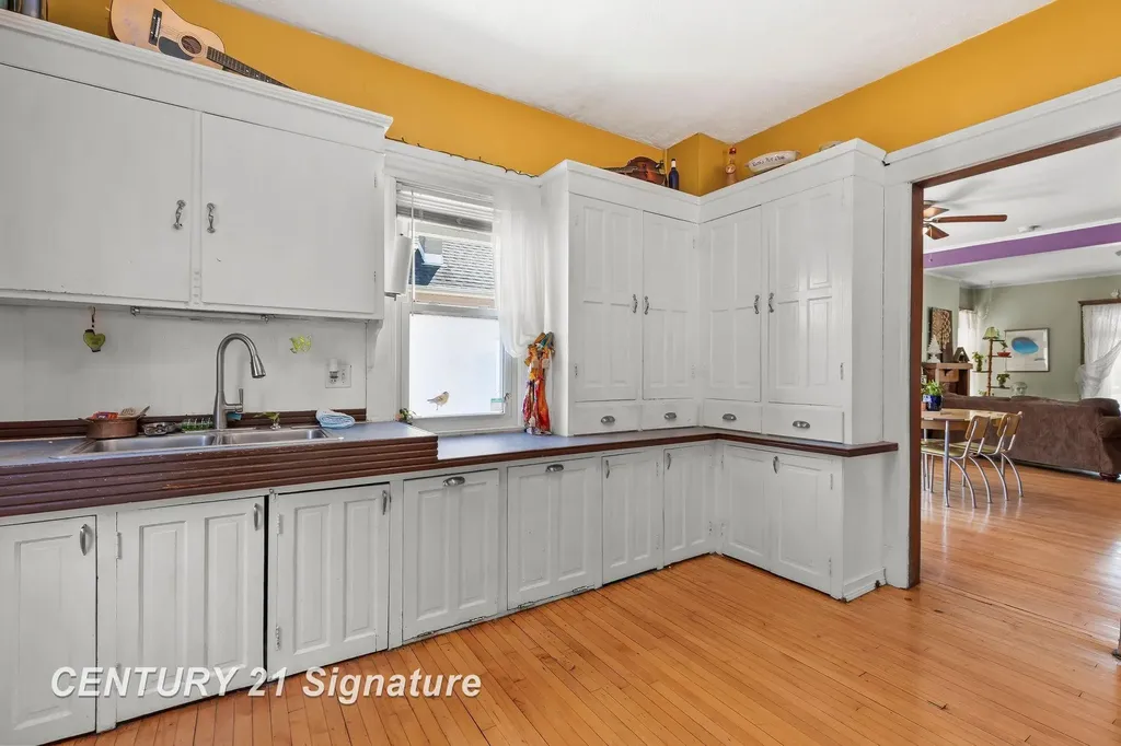 206 N Wenona Avenue Bay City City MI 48706